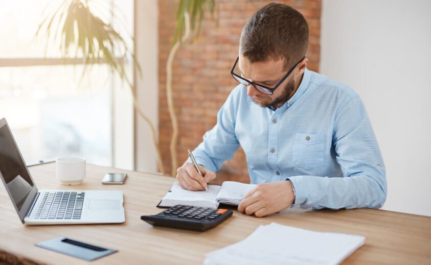 Atualizações exigem atenção na hora do preenchimento para ficar em dia com o Leão especialista dá dicas sobre cuidados que contadores e contribuintes devem ter para não cometer erros na declaração