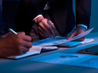 Separar as finanças pessoais das finanças da empresa é uma das primeiras e mais importantes lições para quem é MEI