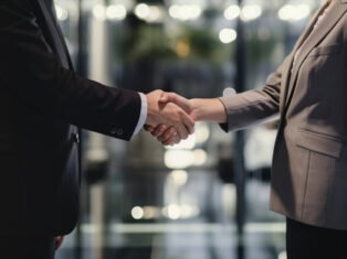 PROGRAMAS DE FIDELIDADE E RECOMPENSAS