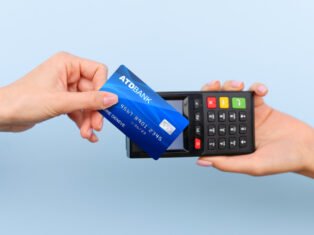 O cartão MEI, que conta com uma logomarca personalizada e um QR code que direciona ao Portal do Empreendedor.