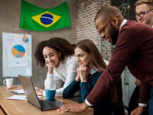 Podem optar pelo Simples Nacional as microempresas (ME